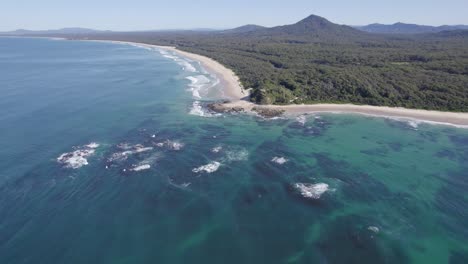 Wenonah-Head-Peninsula-In-NSW,-Australia---aerial-drone-shot