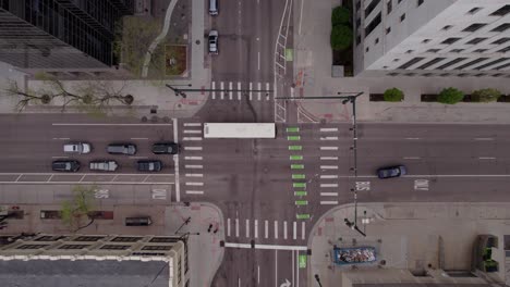 Traffic-on-intersection-in-Denver,-USA