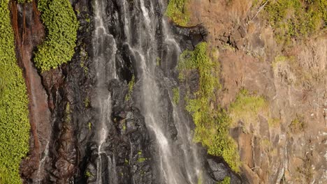 Vista-Cercana-De-Morans-Falls-A-La-Luz-De-La-Tarde,-Parque-Nacional-Lamington,-Borde-Escénico,-Queensland,-Australia