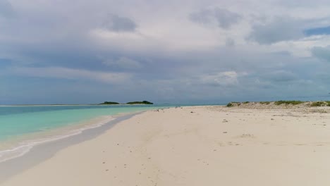 POV-WATCH-STUNNING-LONELY-SHORE-BEACH-with-sea-BIRDS-on-white-sand-island,-LOS-ROQUES
