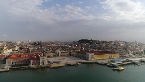 Luftaufnahme-Der-Wunderschönen-Stadt-Lissabon-Und-Des-Flusses-Tejo-In-Portugal