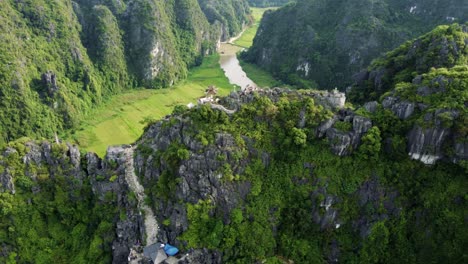 Flying-Along-the-Edge-of-the-Top-of-Hang-Mua-Mountain-and-Capturing-a-Dragon-Temple-in-Ninh-Binh,-Vietnam