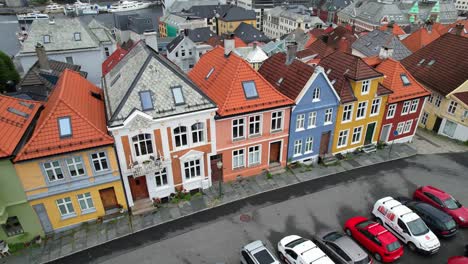 Colored-houses-on-the-shore-of-the-fjord-in-Bergen