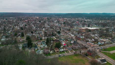 Aerial-ascent-of-Lancaster,-Ohio-from-Mount-Pleasant-rock-cliff