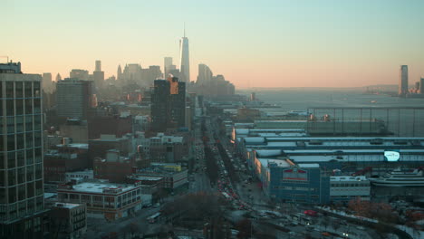 New-York-Skyline,-Chelsea-Piers,-Hudson-River-with-One-World-Observatory-in-NYC