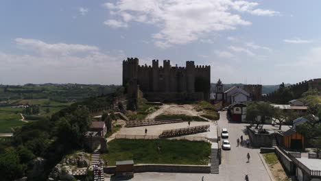 Obidos-Mittelalterliche-Burg-Und-Stadt-Portugal