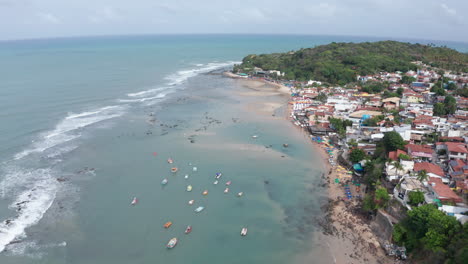 Luftaufnahme---Wohnviertel-In-Der-Nähe-Von-Pipa-Beach,-Rio-Grande-Do-Norte,-Brasilien,-Vorwärts