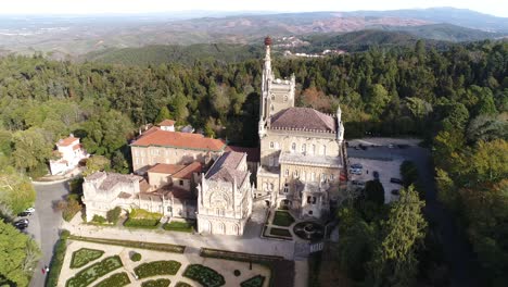 Palacio-De-Bussaco-Rodeado-De-Bosque-Coimbra-Portugal