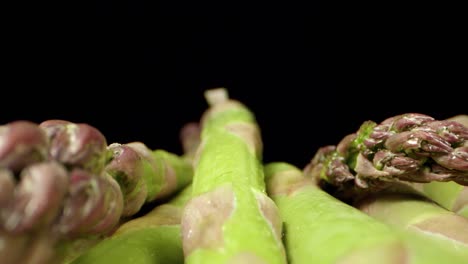 Frischer-Spargel-Grün-4k-Gesundes-Gemüse-Supermakro-Nahaufnahme-Von-Hoher-Qualität