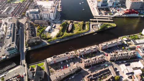 Aerial-tilt-up-shot-over-urban-area-in-Dublin,-Ireland