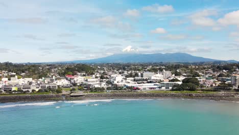 New-Zealand-cityscape-of-New-Plymouth,-city-buildings-and-coastal-walkaway