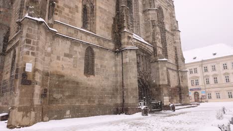 The-Black-Church-During-Snowstorm-In-Brasov,-South-eastern-Transylvania,-Romania