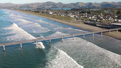 Atemberaubende-Luftaufnahme-Des-Berühmten-New-Brighton-Pier-In-Christchurch