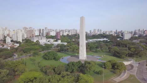 Sliding-aerial-shot-of-the-touristic-center-of-Sao-Paolo,-Brazil-on-a-sunny-summer-sunset