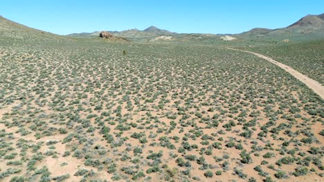 Luftbild-Der-Straßen-Auf-Der-Oberfläche-Der-Wüste-Von-Nevada