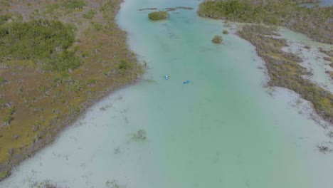Tourists-on-Mexico-Holiday-Vacation-Kayaking-in-Bacalar-near-Los-Rapidos,-Aerial