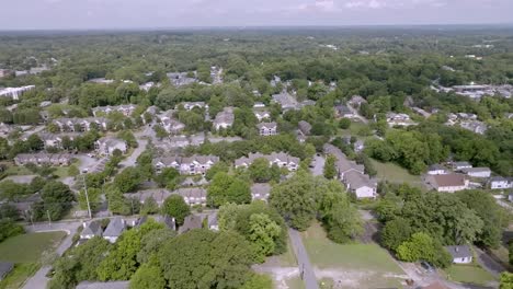Vine-City-neighborhood-in-Atlanta,-Georgia-with-drone-video-moving-in