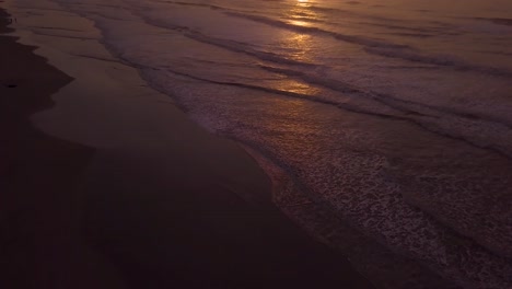 Unglaubliche-Aufnahme-Des-Meeresstrandes-In-Brasilien,-Wunderschöne-Luftaufnahme-Des-Sonnenuntergangs