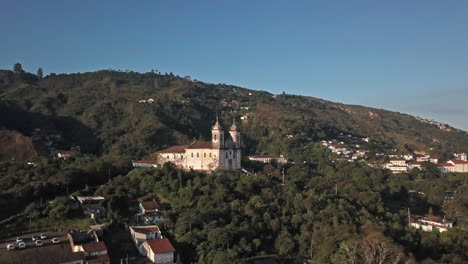 Aerial-Shot-of-Cathedral-on-Mountain-in-Historical-City-of-Ouro-Preto,-Brazil