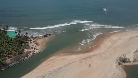 malavan-beach-done-shoot-close-to-wave
