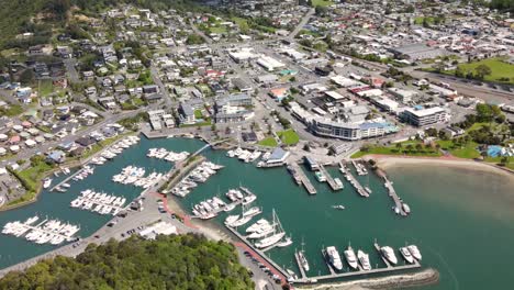 Picton-town-in-New-Zealand-fjord,-surrounded-by-forested-mountains