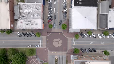 Overhead-view-of-tiger-paw-print-on-intersection-in-Auburn,-Alabama-with-drone-video-moving-forward
