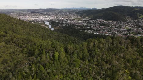 Beautiful-establish-aerial-shot-of-Whangarei-city,-New-Zealand