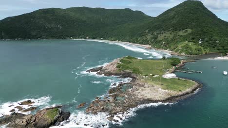 Vista-Aérea-De-Ponta-Dos-Campañas-Isla-Santa-Catarina-Brasil-Florianópolis-Armacao-Beach