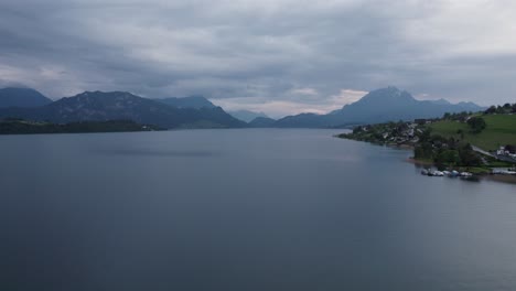 Stunning-Swiss-Lake-Of-Lucerne-On-A-Cloudy-Day-With-Mountains-In-Distance-In-Switzerland