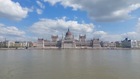 The-Hungarian-Parliament-Building-in-Budapest,-Hungary-on-a-sunny-day