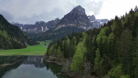 Klöntalersee-Glarus-Kanton-in-Switzerland-lake-with-stunning-mountain-backdrop-drone-view