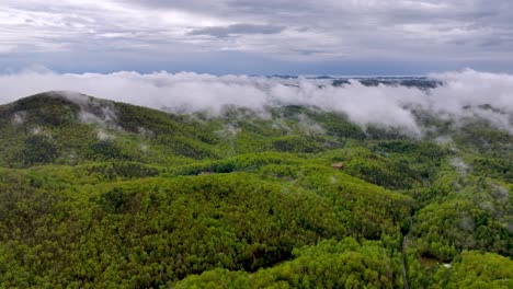Nebel-über-Appalachen,-Appalachen-In-Der-Nähe-Von-Boone-Und-Wehende-Rock-Nc-Luftaufnahmen