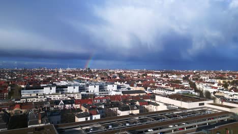 Incómodo-Clima-Lluvioso-Colorido-Arco-Iris-Sobre-Berlín