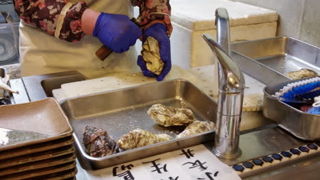 Zubereitung-Roher-Austern-Meeresfrüchte-Mahlzeit-In-Japan