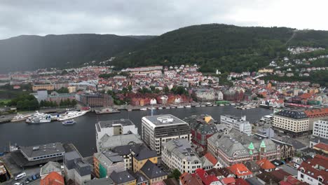 Ciudad-Portuaria-De-Bergen-En-Noruega