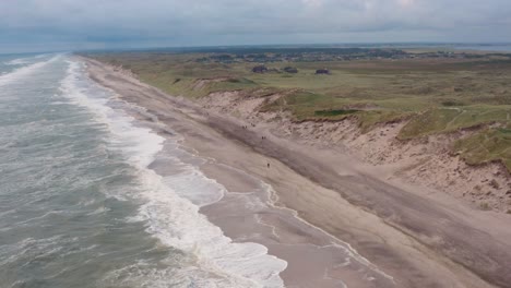 Dramatische-Luftaufnahmen-Des-Ozeans-In-Dänemark-An-Der-Westküste