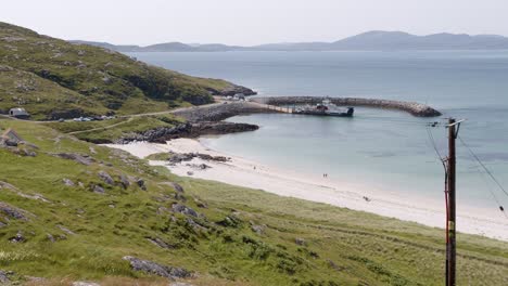 Shot-of-Prince-Charlies-Bay-beach-on-the-island-of-Eriskay-on-a-sunny,-summers-day