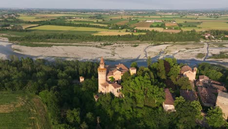 Aerial-approach-of-Rivalta-Castle-in-Piacenza-province,-Italy