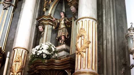 Circular-Shot-Of-Saint-Statue-Inside-Unique-Church-Interior,-Spain