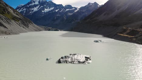 Fly-over-glacier-lake-reveal-of-the-highest-New-Zealand-mountain
