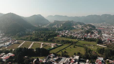 Panoramic-View-Of-San-Cristobal-de-las-Casas-Cityscape-In-Chiapas,-Mexico---aerial-drone-shot