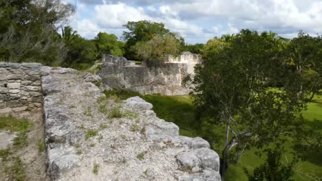 Walls-on-the-top-of-The-Temple-of-the-King-at-Kohunlich-Mayan-Site---Quintana-Roo,-Mexico