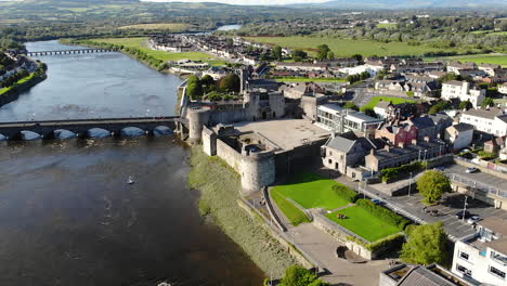 King-John's-Castle,-Landmark-From-13th-Century-by-Shannon-River,-Limerick-City,-Republic-of-Ireland