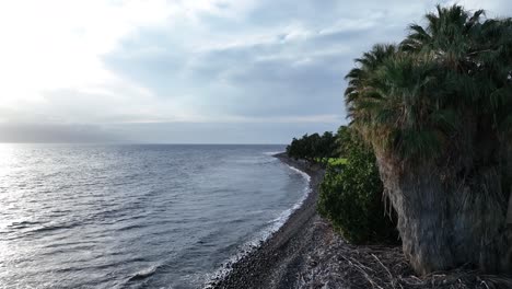 Black-Sand-Beach-Shoreline-In-Olowalu,-West-Maui