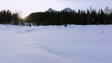 Atemberaubende-Aussicht-Auf-Die-Lavaredo-Gipfel-In-Den-Dolomiten-An-Einem-Wintertag,-Schneebedeckt