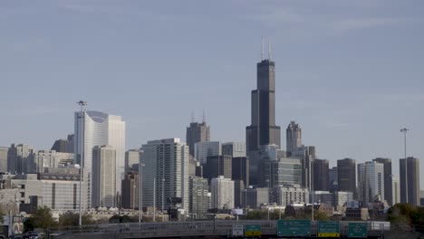 Establish-city-skyline-of-Chicago,-USA,-slow-right-pan,-famous-willis-tower