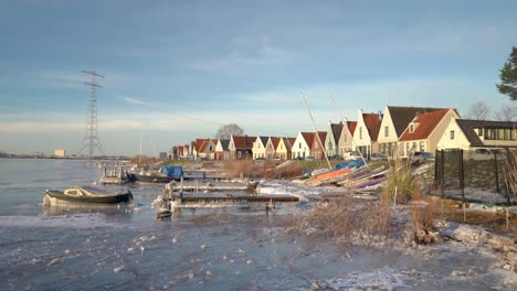 Traditional-village-Durgerdam-near-Amsterdam-the-Netherlands-in-wintertime,-slow-motion-shot