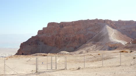 Malerische-Aussicht-Auf-Den-Berg-Masada-In-Der-Judäischen-Wüste-In-Der-Nähe-Des-Toten-Meeres,-Israel