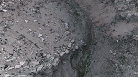 Luftaufnahme-Mit-Blick-Auf-Die-Felsige,-Wasserlose-Dürreschlucht-Des-Sau-Stausees,-Katalonien,-Spanien