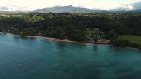 Filmische-Luftaufnahme-über-Anini-Beach,-Kauai,-Hawaii